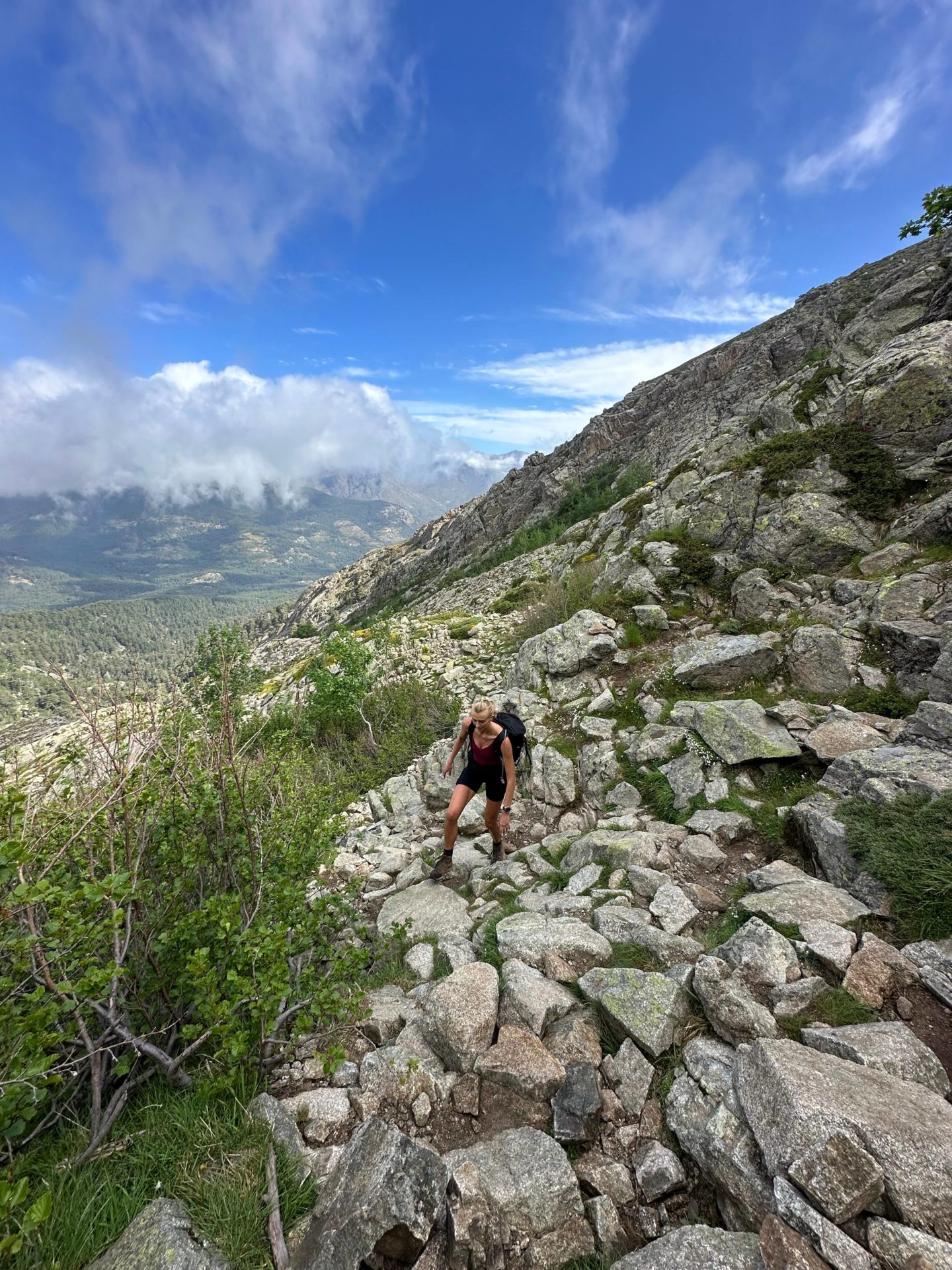 Zanna van Dijk hiking in the Corsican mountains